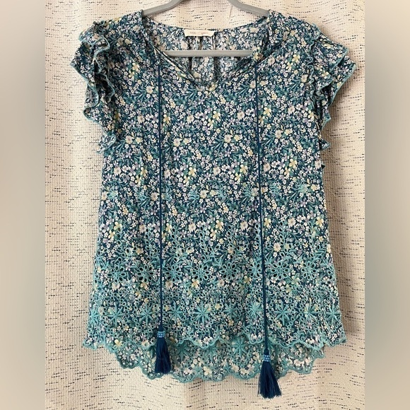 Solitaire floral pattern ruffle short sleeve blouse with tassels - Picture 3 of 9